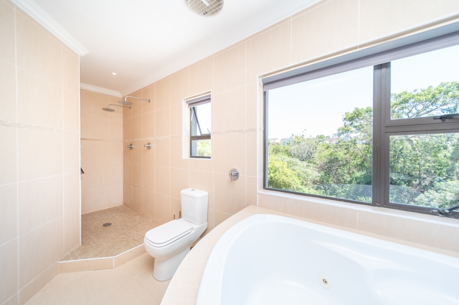 5 Bedroom Property for Sale in Beacon Bay Eastern Cape